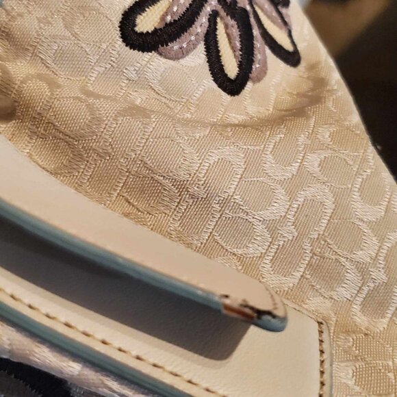 COACH WHITE SIGNATURE FLORAL BEE DUFFLE CROSSBODY - Picture 16 of 17